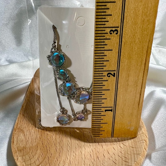 Iridescent Circles Layered Necklace Set - Picture 3 of 6